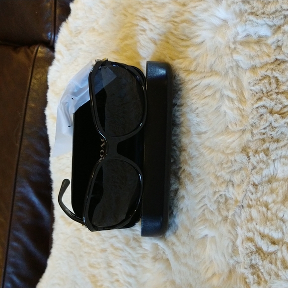 NWT. Coach large framed black sunglasses with flowers on the arms. - Picture 4 of 5